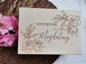 Pudełko Niezbędnik Osiemnastolatki + tabliczki 