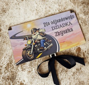 Personalizowane pudełko prezentowe dla Dziadka motocyklisty – „Dla odjazdowego Dziadka” na słodycze, czekoladę, krówki